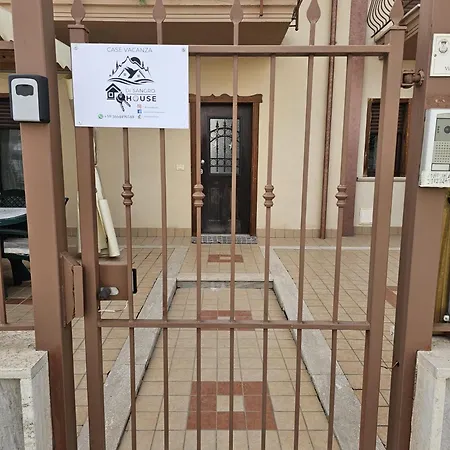 Disangrohouse